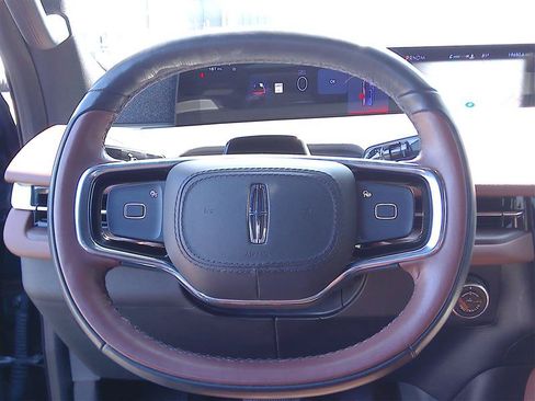 Used 2025 Lincoln Navigator Reserve AWD/4WD image 13