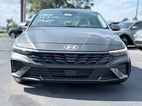New 2025 Hyundai Elantra Limited image 2