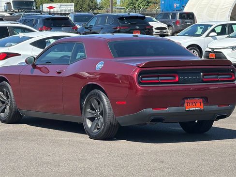 Used 2018 Dodge Challenger SXT RWD image 8