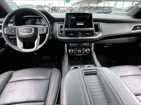 Used 2024 GMC Yukon SLT w/ SLT Luxury Package RWD image 18