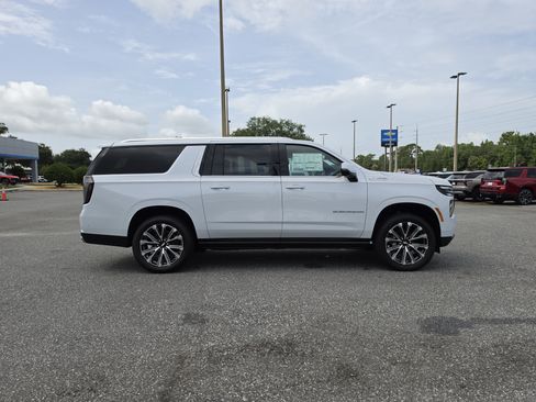 New 2026 Chevrolet Suburban High Country RWD image 3
