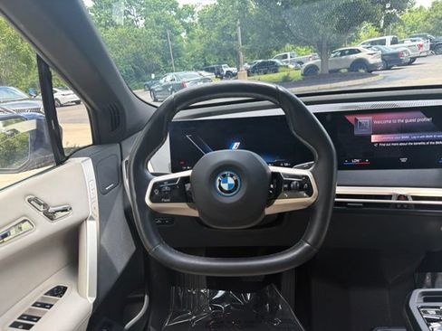 Used 2023 BMW iX xDrive50 w/ Premium Package AWD/4WD image 15