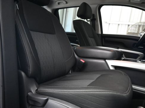 Used 2017 Nissan Titan SV RWD image 34