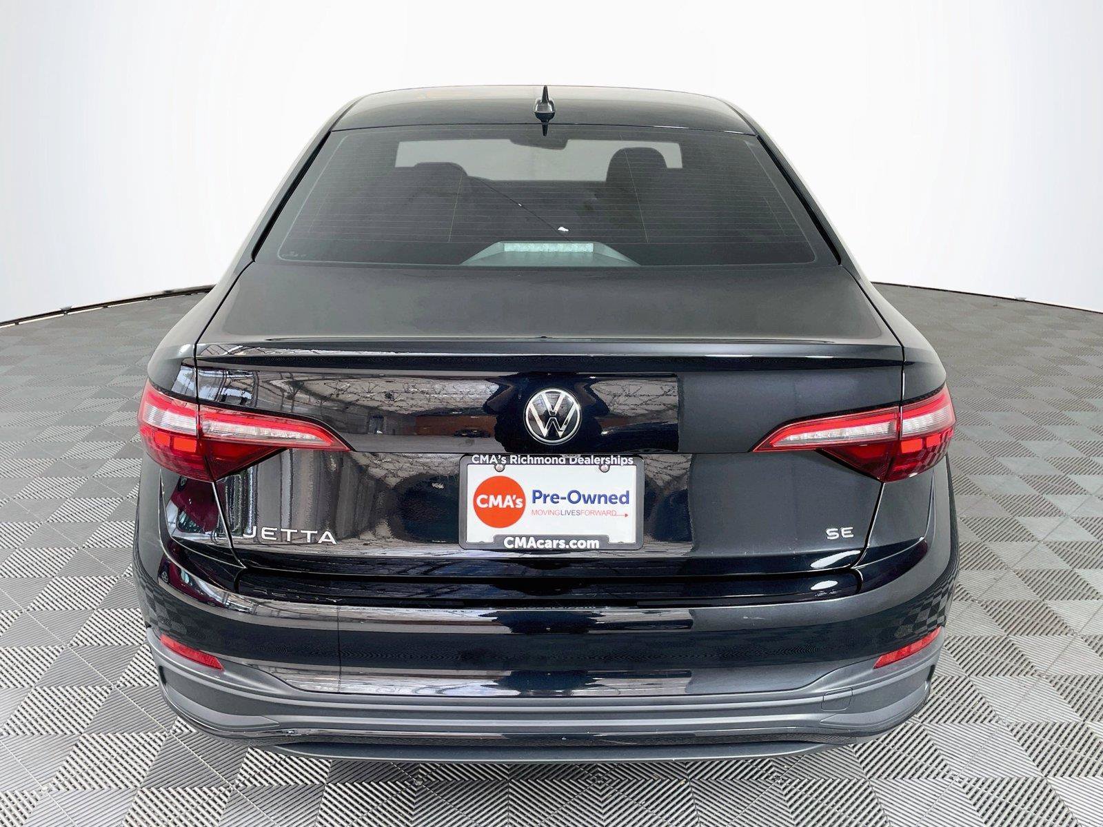 Used 2024 Volkswagen Jetta SE FWD image 7