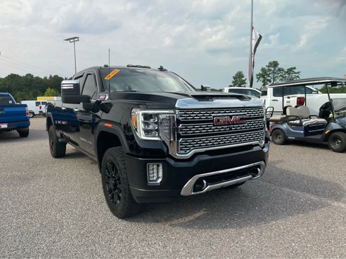Used 2022 GMC Sierra 2500 Denali w/ Denali Black Diamond Edition AWD/4WD image 3