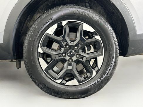 Used 2024 Kia Sorento S image 11