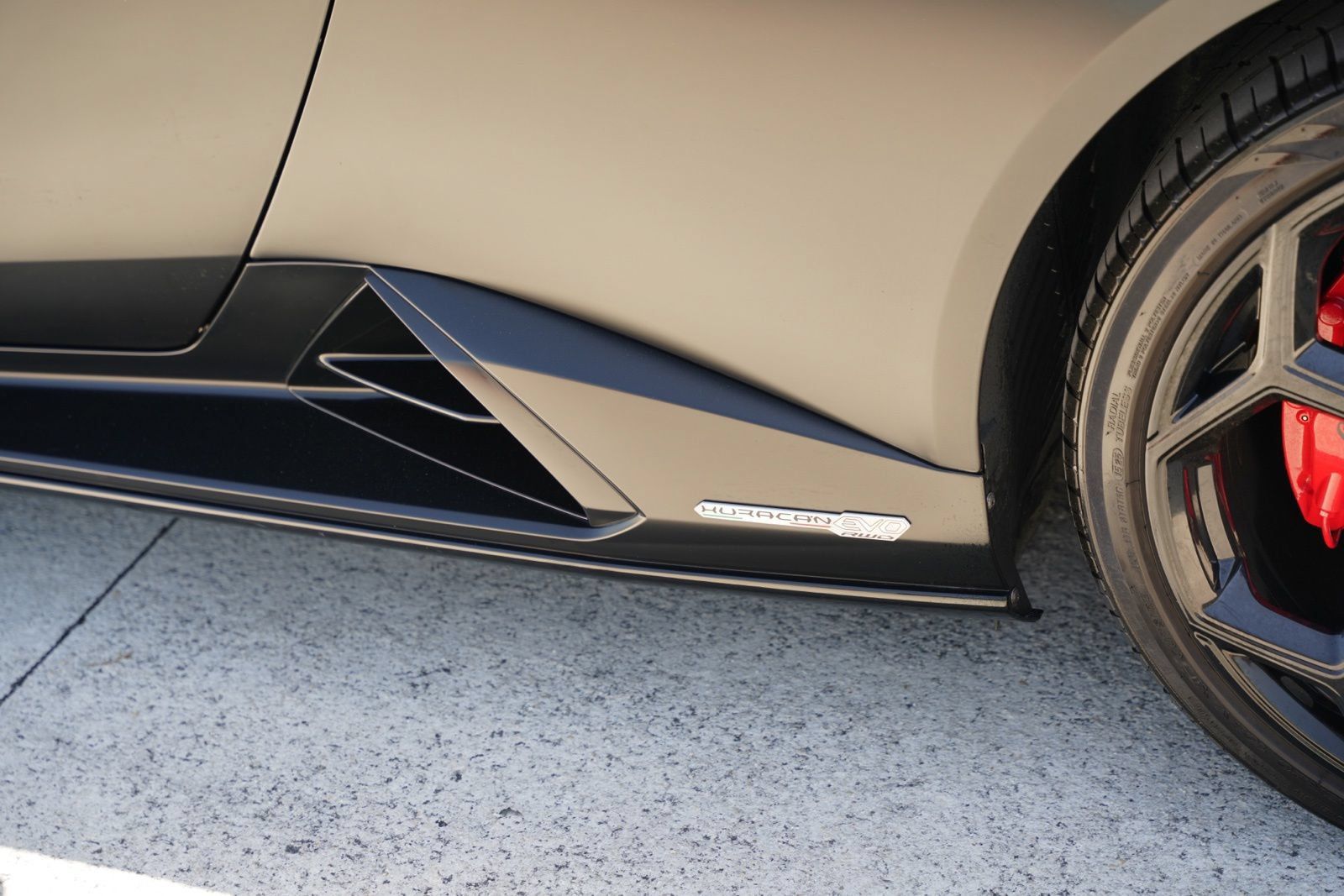Used 2021 Lamborghini Huracan EVO RWD image 13
