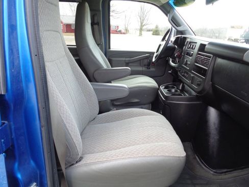 Used 2018 GMC Savana 3500 LT w/ LT Preferred Equipment Group RWD image 25
