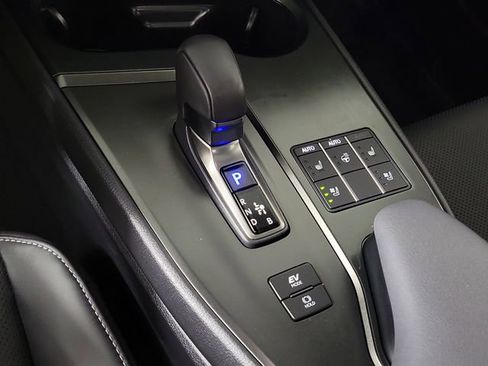 Used 2025 Lexus UX 300h FWD w/ Accessory Package (Z2) image 31