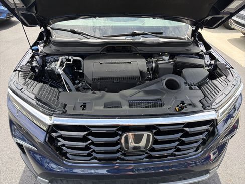 Used 2025 Honda Pilot Touring image 36