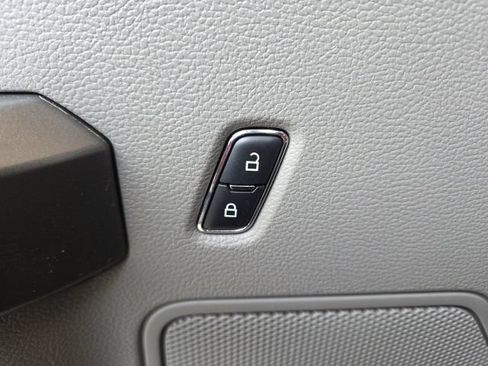 Used 2016 Ford F150 XLT AWD/4WD image 34