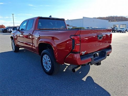Certified 2025 Toyota Tacoma SR5 image 4