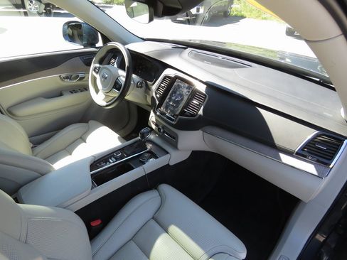 Used 2021 Volvo XC90 T6 Inscription image 15