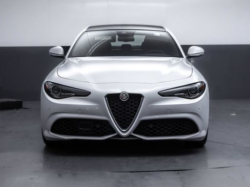 Used 2022 Alfa Romeo Giulia Ti AWD/4WD image 17