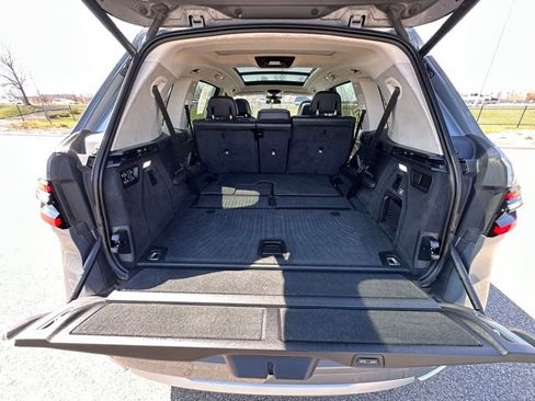 Used 2023 BMW X7 xDrive40i w/ Premium Package AWD/4WD image 8