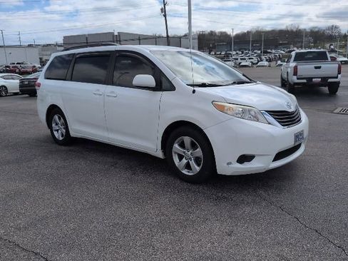 Used 2013 Toyota Sienna LE image 5