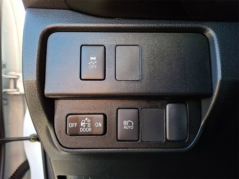 Used 2022 Toyota Tacoma SR image 25