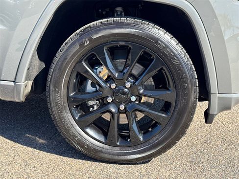 Certified 2021 Jeep Grand Cherokee Laredo X image 7