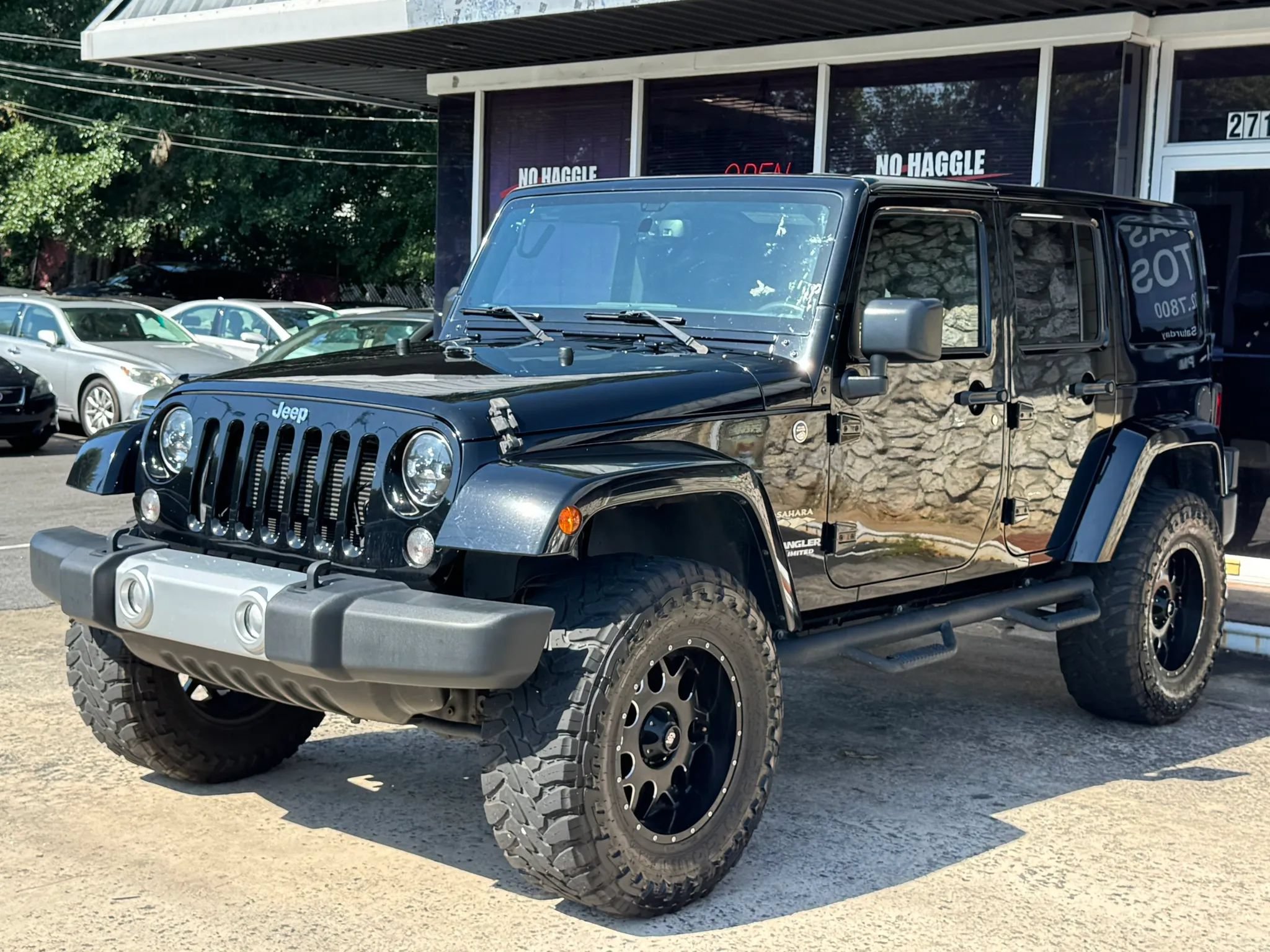 Used 2015 Jeep Wrangler Unlimited Sahara w/ Connectivity Group AWD/4WD image 3