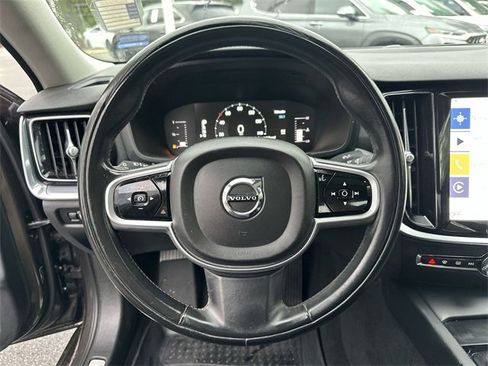 Used 2019 Volvo S60 T6 Momentum w/ Premium Package image 14