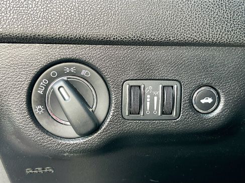 Used 2022 Chrysler 300 Touring w/ Sport Appearance Package RWD image 10