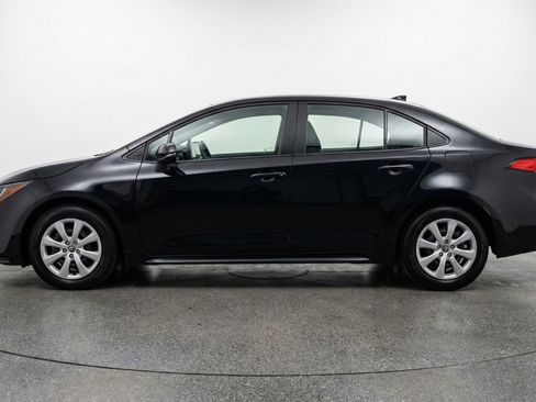 Used 2025 Toyota Corolla LE image 5