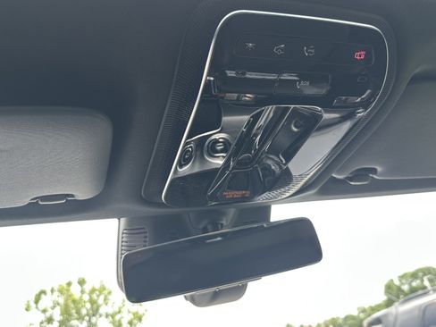 Used 2025 Mercedes-Benz GLC 300 4MATIC image 28