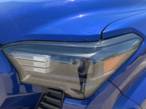 Used 2025 Toyota Tacoma SR5 AWD/4WD image 10