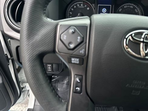 Certified 2022 Toyota Tacoma TRD Off-Road image 19