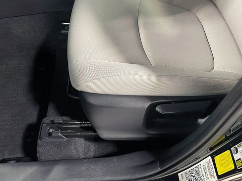 Used 2024 Toyota Corolla Cross L FWD image 20
