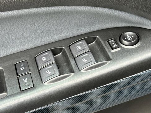 Used 2022 Chevrolet Colorado Z71 AWD/4WD image 11