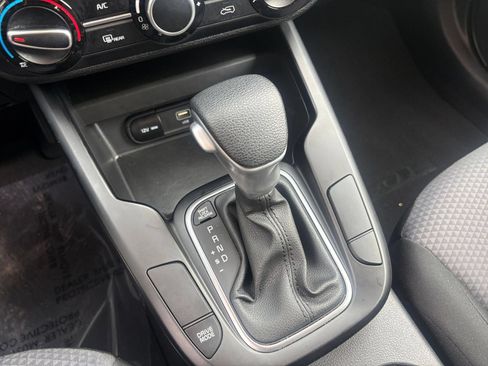 Used 2025 Kia Soul LX w/ LX Technology Package FWD image 31