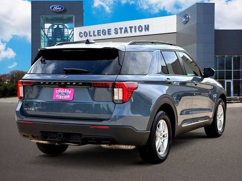 Used 2025 Ford Explorer Active RWD image 4