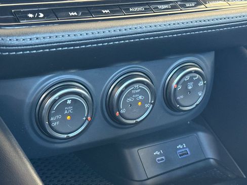 Used 2024 Nissan Z Performance w/ Heritage Edition RWD image 17