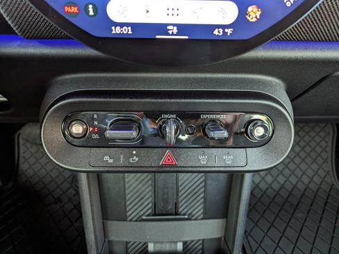 Used 2025 MINI Cooper S FWD image 23