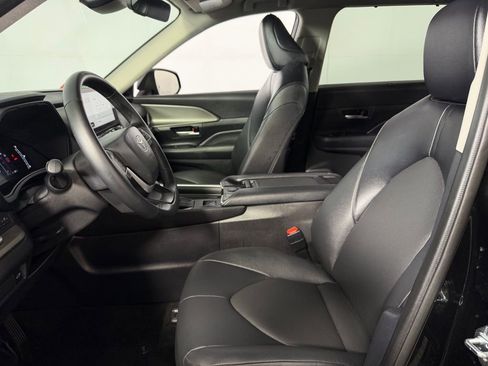 Used 2025 Toyota Grand Highlander AWD image 20