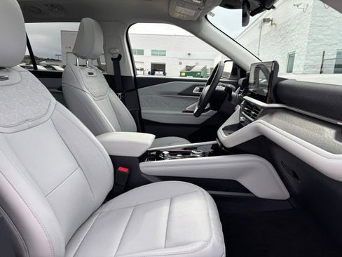 Certified 2025 Ford Explorer Platinum w/ Ultimate Package image 25