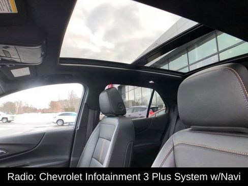 Used 2024 Chevrolet Equinox Premier image 23