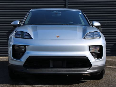 Used 2024 Porsche Macan 4 Electric image 11