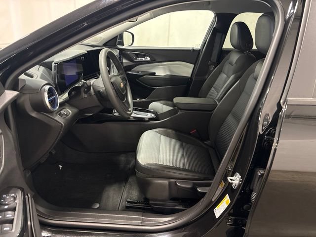 Used 2025 Chevrolet Trax LT FWD image 12