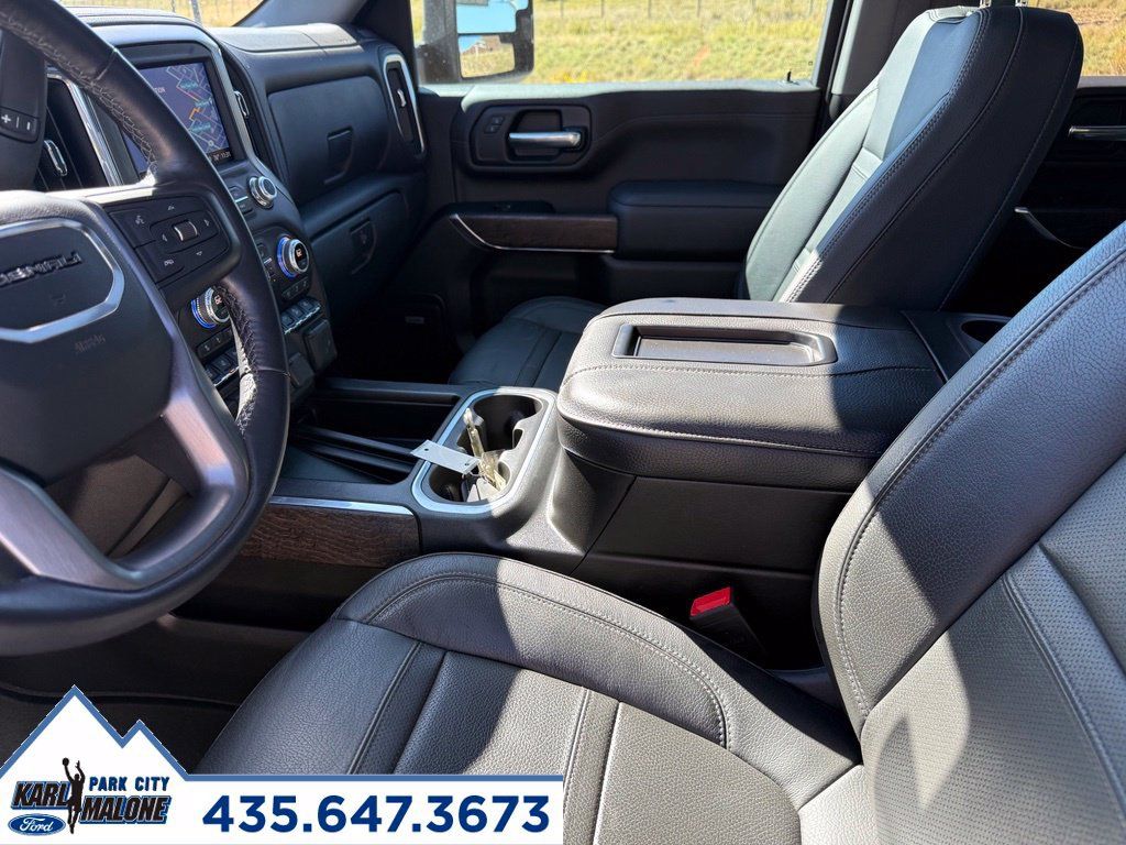 Used 2022 GMC Sierra 2500 Denali w/ Denali Black Diamond Edition AWD/4WD image 26