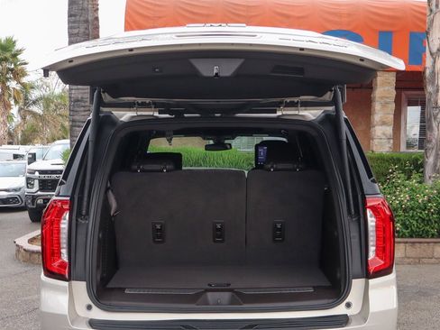 Used 2021 GMC Yukon Denali w/ LPO, Illumination Package image 8