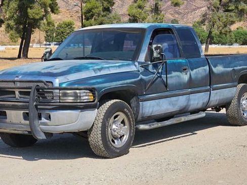 Used 1996 Dodge Ram 2500 Truck 2WD Club Cab image 2