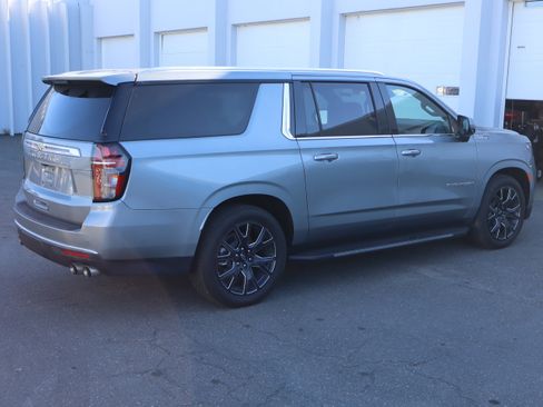 Used 2024 Chevrolet Suburban High Country w/ Advanced Technology Package image 10