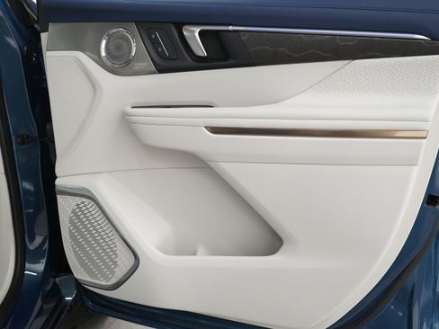 Used 2025 Buick Enclave Avenir w/ Super Cruise Package image 9