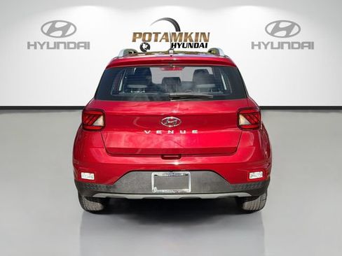 Used 2024 Hyundai Venue Limited FWD image 6