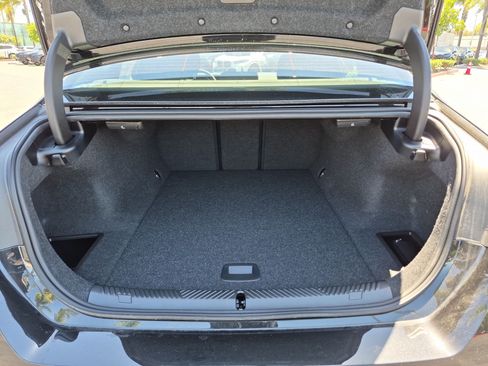 New 2027 BMW i5 eDrive40 w/ Executive Package RWD image 32