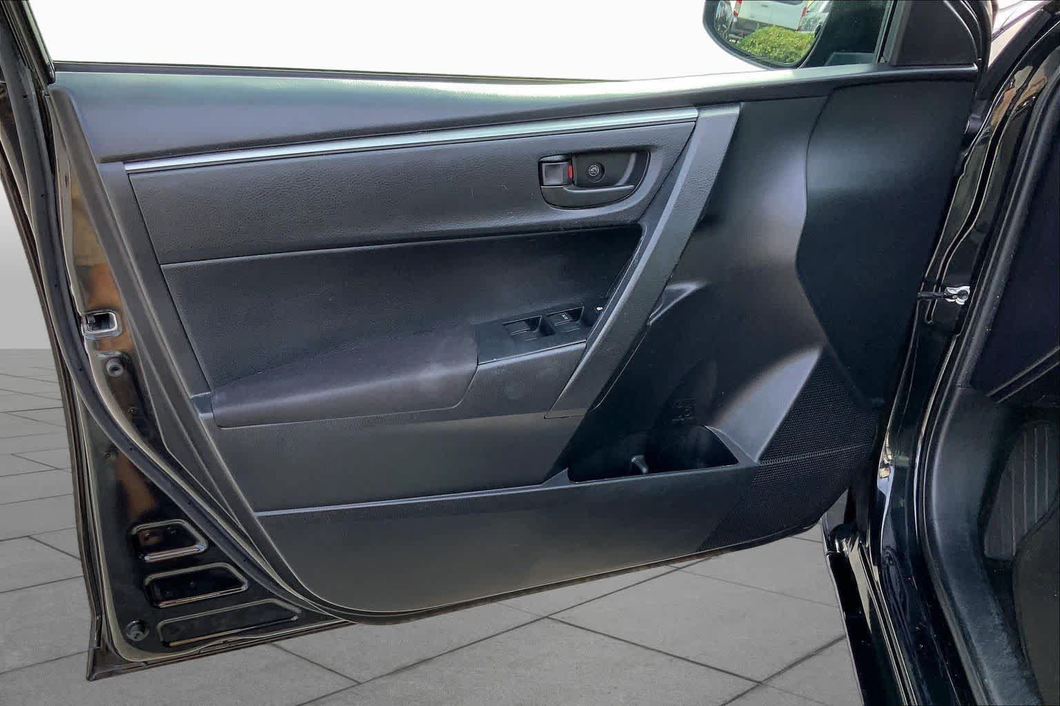 Used 2014 Toyota Corolla L FWD image 19