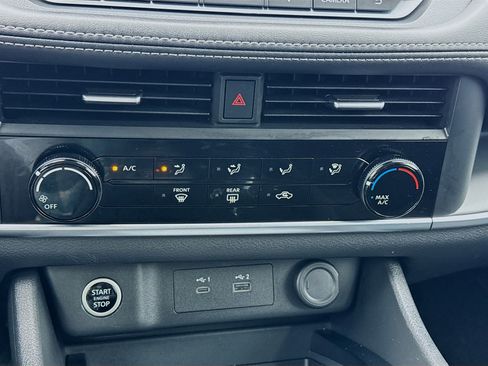 Used 2023 Nissan Rogue S image 12