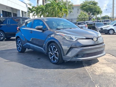 Used 2019 Toyota C-HR XLE FWD image 4